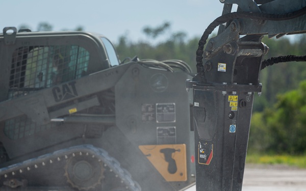 801st RHTS qualifies Navy Seabees on RADR