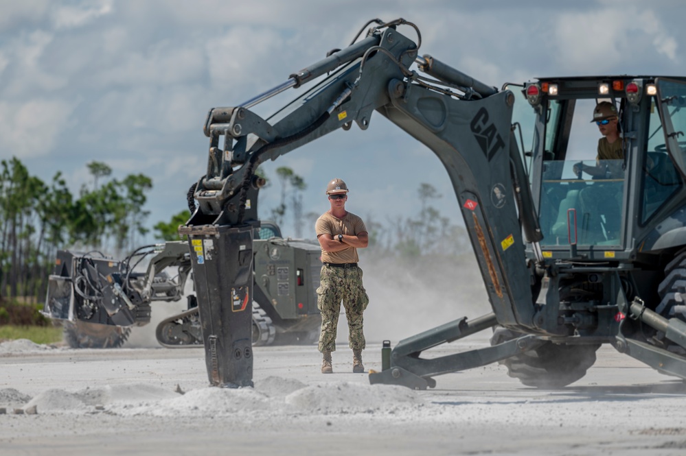 801st RHTS qualifies Navy Seabees on RADR