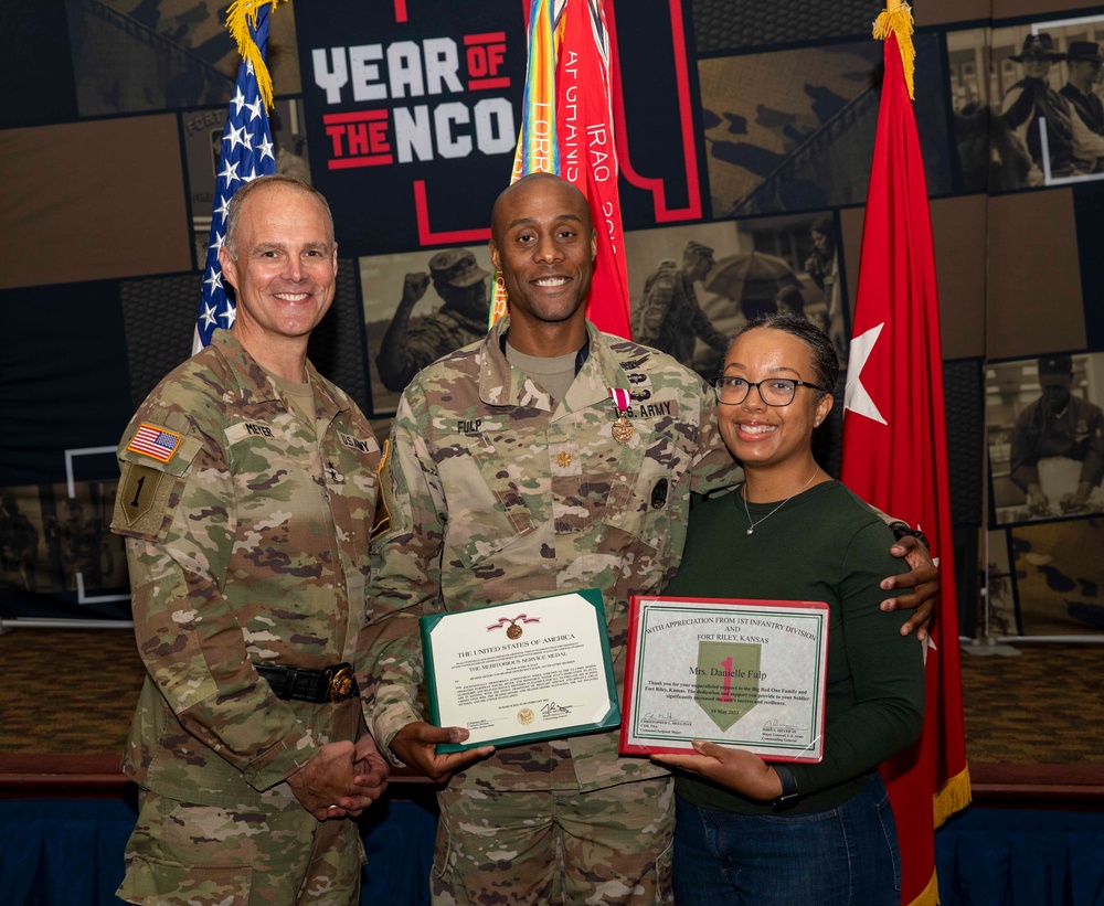 1st Infantry Division Presents Soldiers Deployment Awards