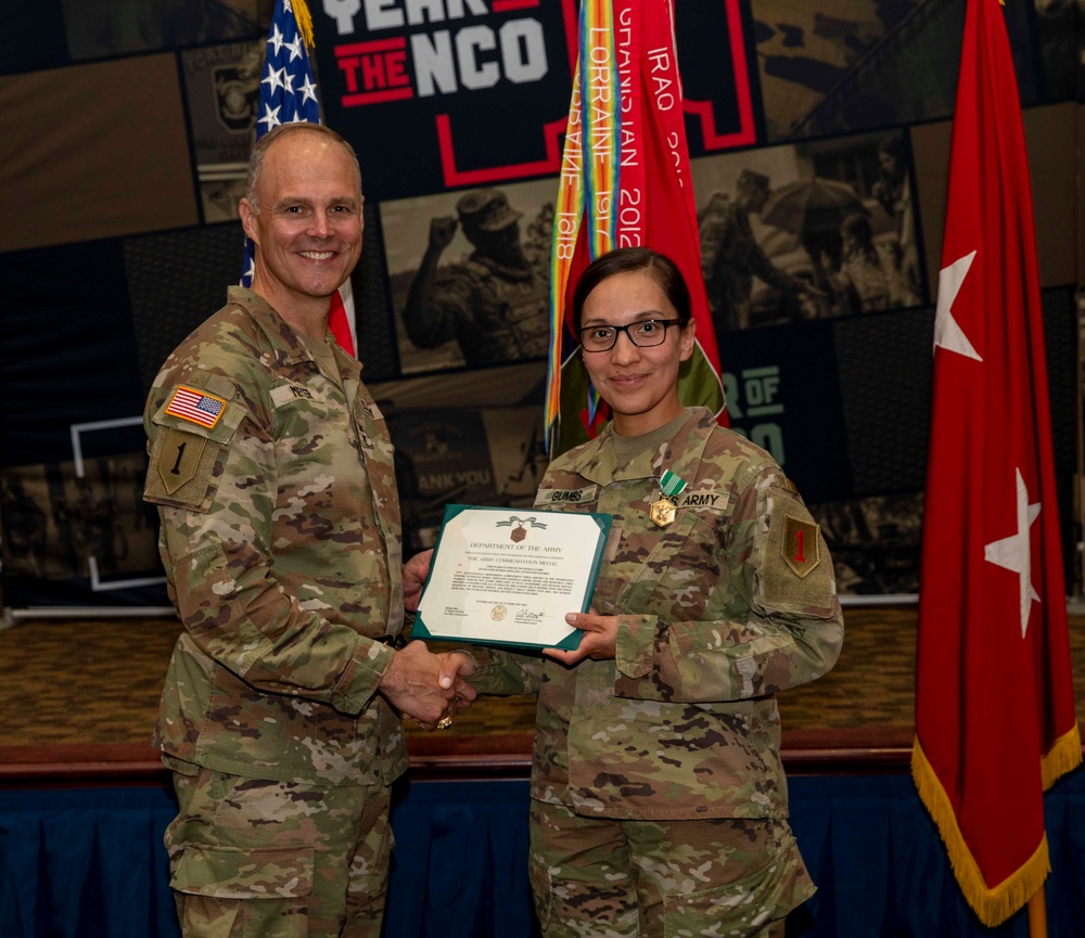 1st Infantry Division Presents Soldiers Deployment Awards