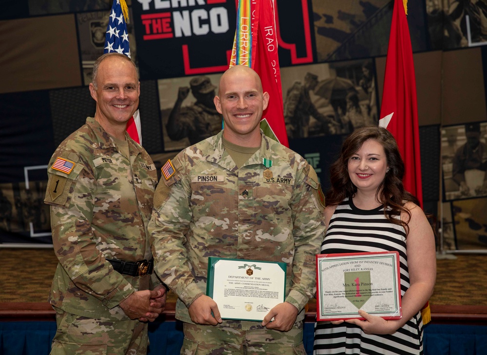 1st Infantry Division Presents Soldiers Deployment Awards