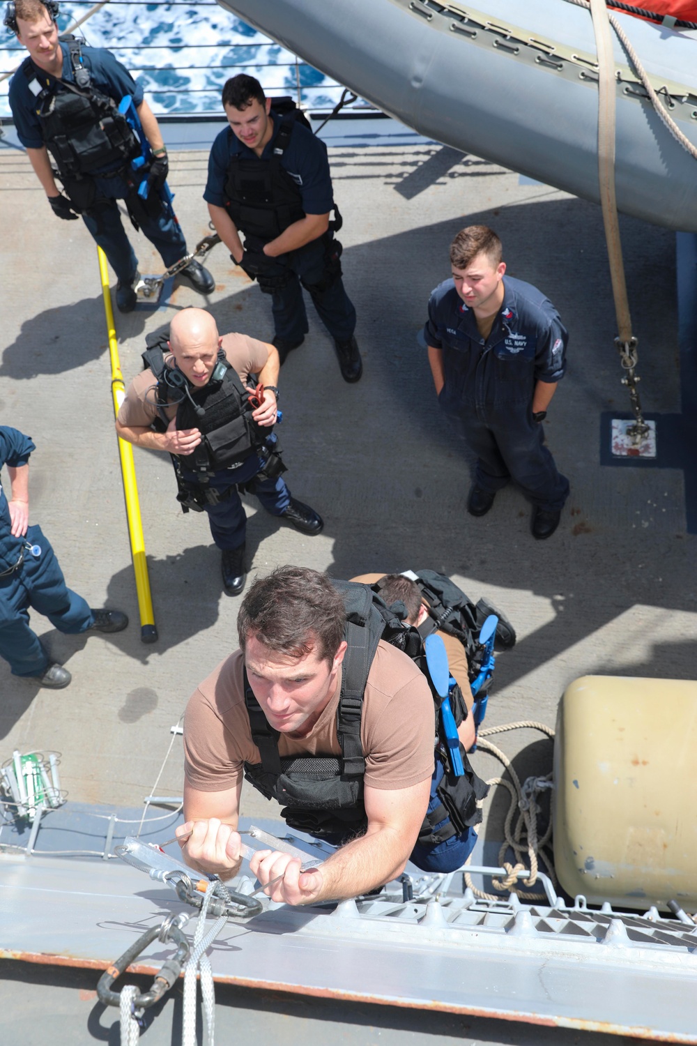 USS Paul Ignatius Holds VBSS Training