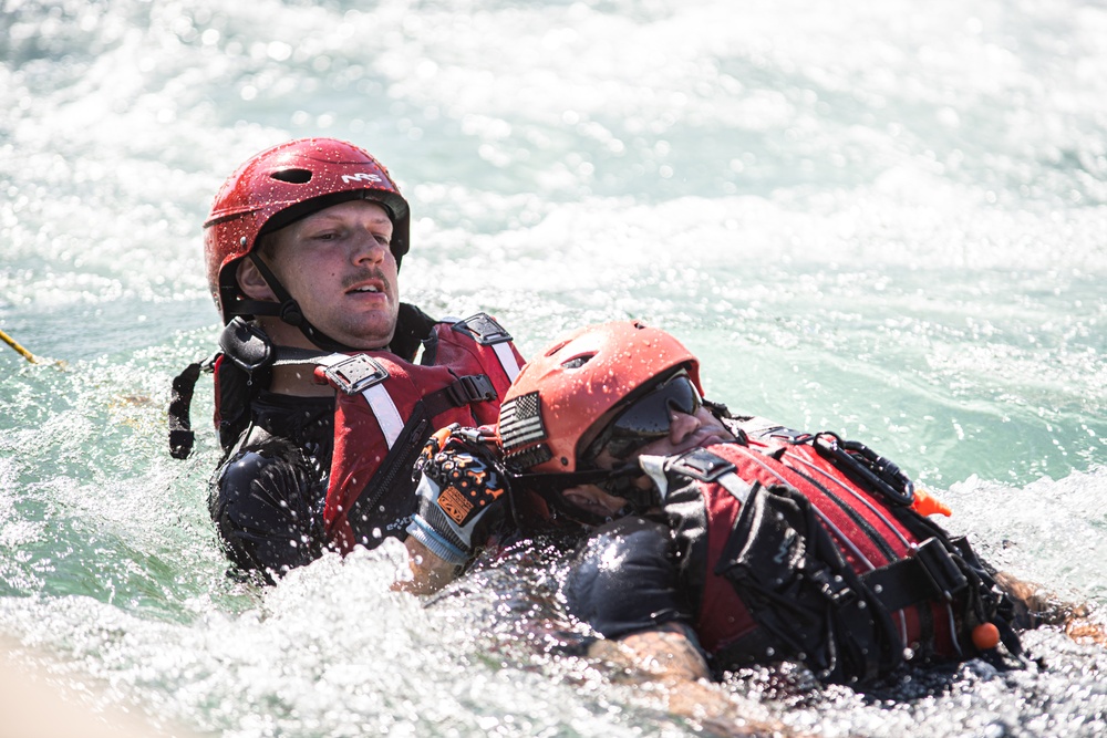 63rd Civil Support Team Conducts water rescue response training