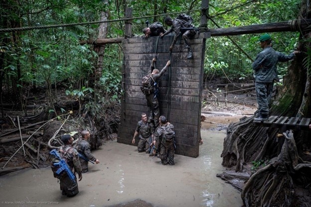 Marine Raider participates in the French Foreign Legion’s Jaguar Course