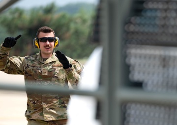 32nd APS performs engine running offload