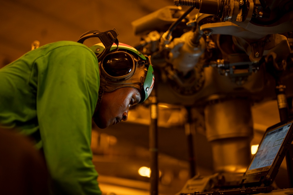 USS Carl Vinson (CVN 70) Sailor Conducts Routine Maintenance