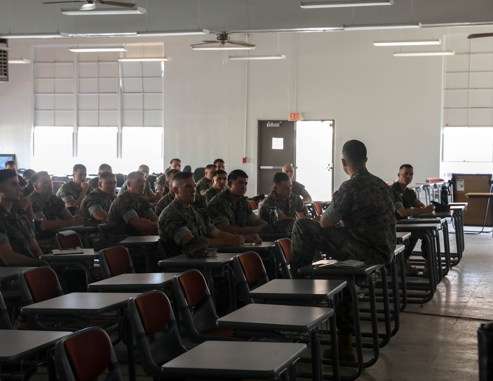 Division CG welcomes officers to first company commander course.