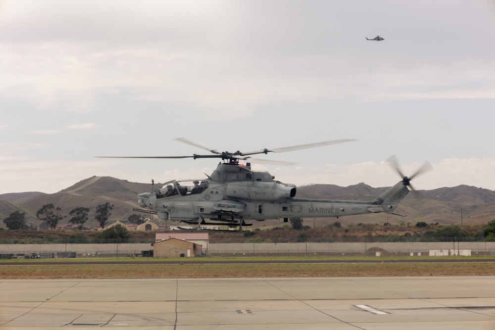 I MEF CG flies with HMLA-367 
