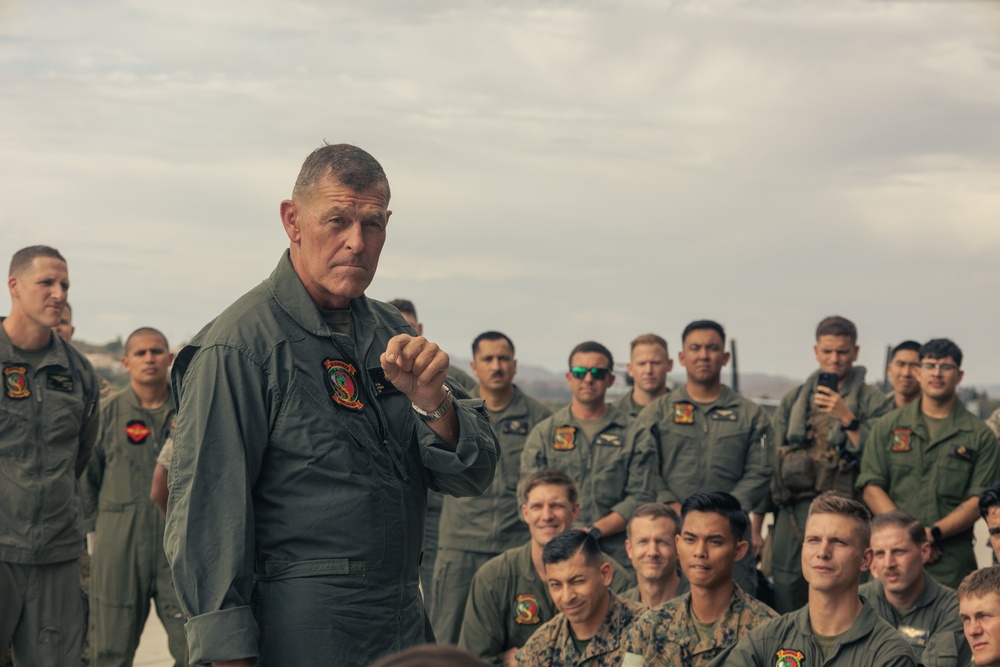 I MEF CG flies with HMLA-367 