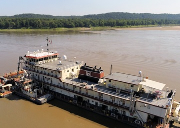 Dredge Potter on Mississippi River