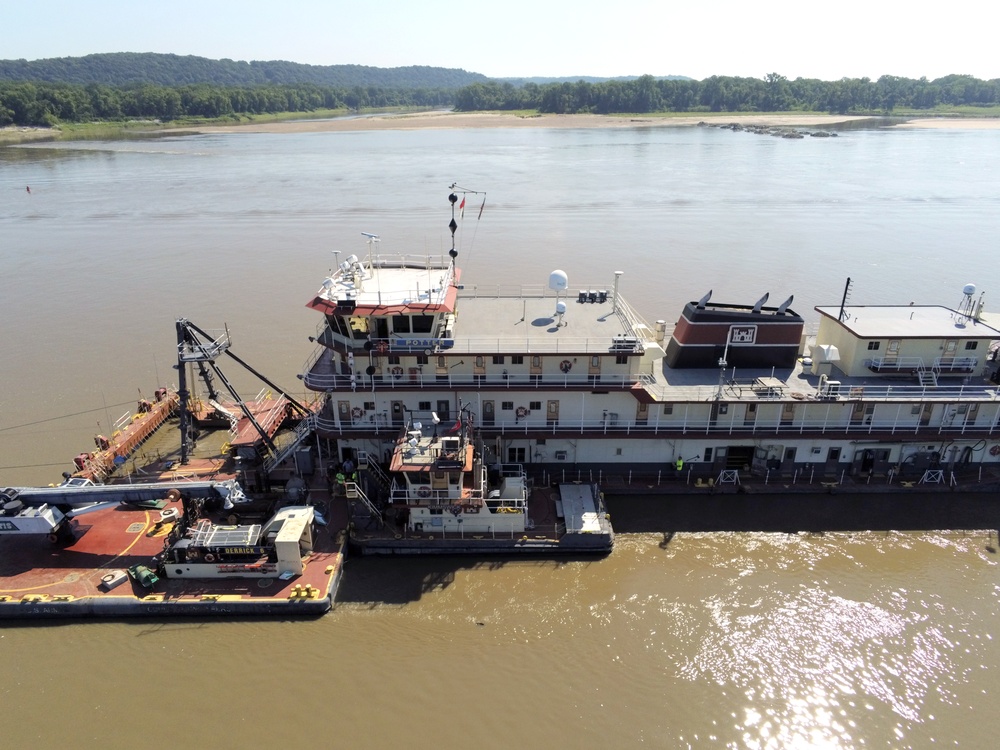 Dredge Potter on Mississippi River