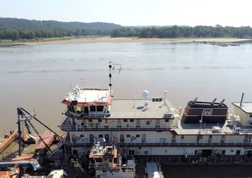 Dredge Potter on Mississippi River