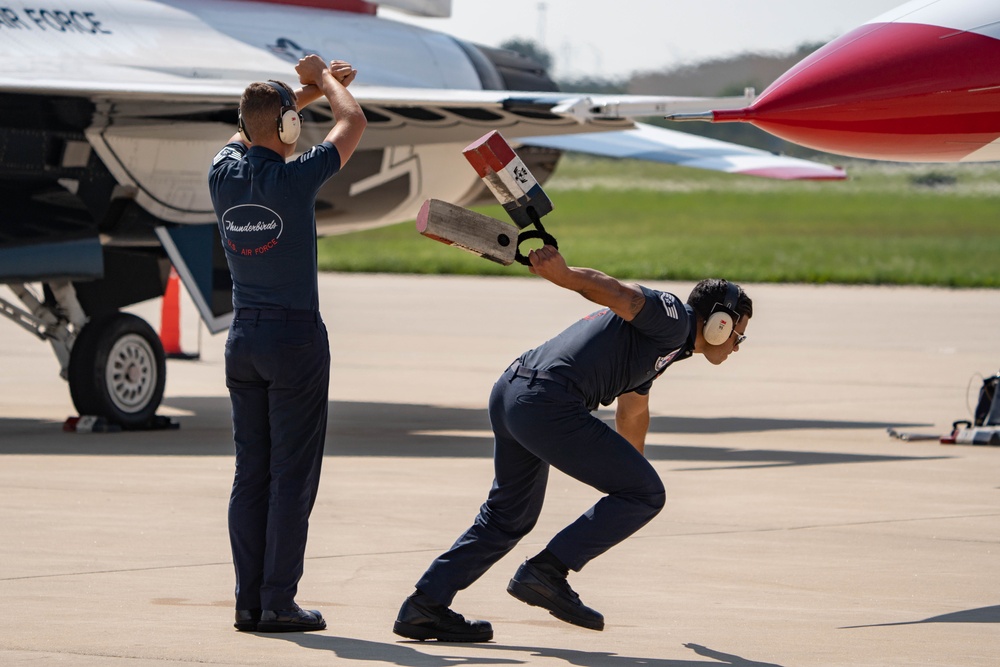 Thunderbirds rock Chicago skies