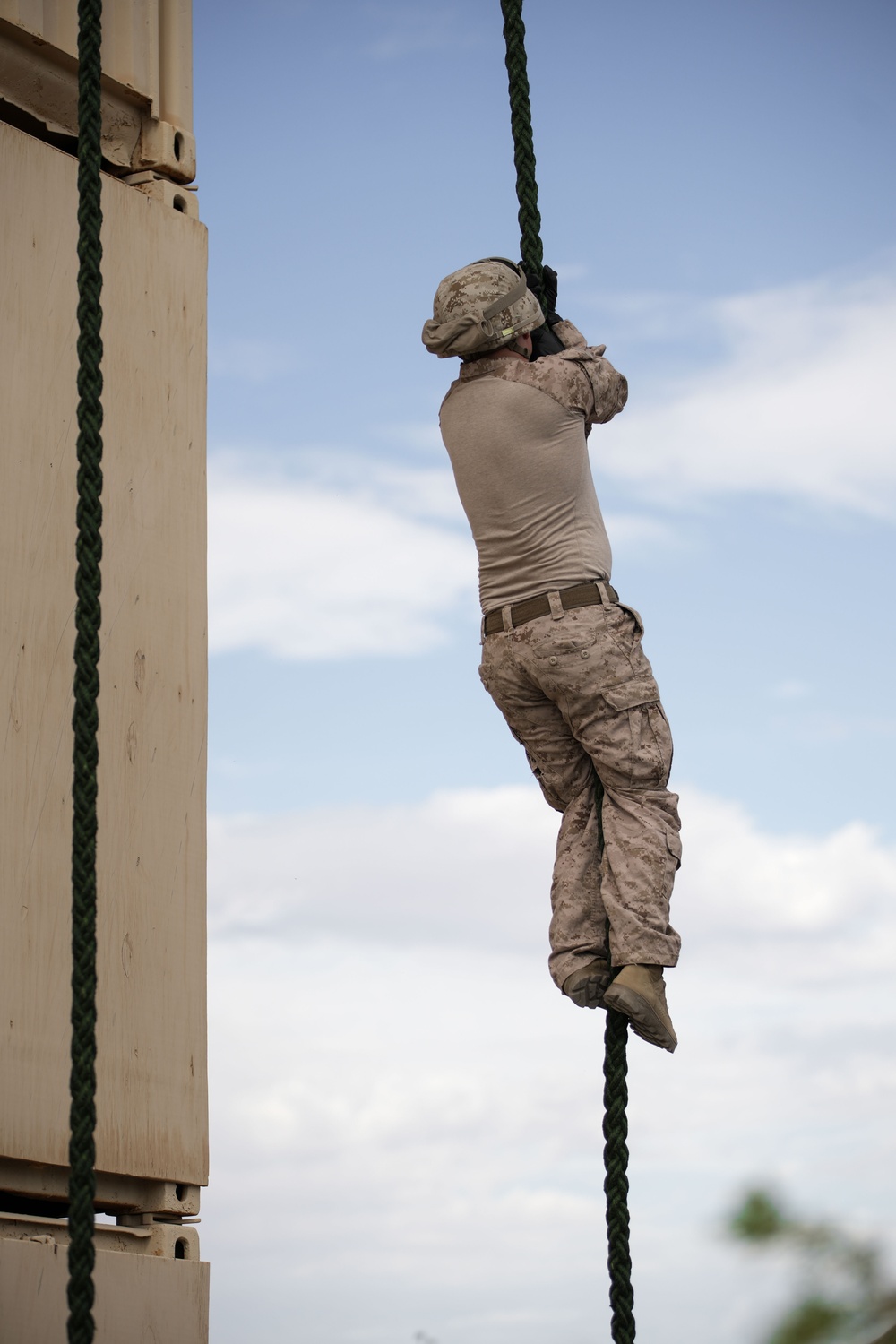 BLT 1/5 Conducts Fast Rope Training at RUT