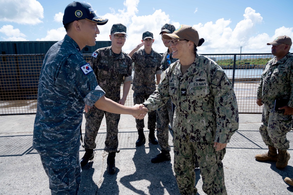 PP23 Leadership Visit ROK Cheon Ja Bong (LST-687)