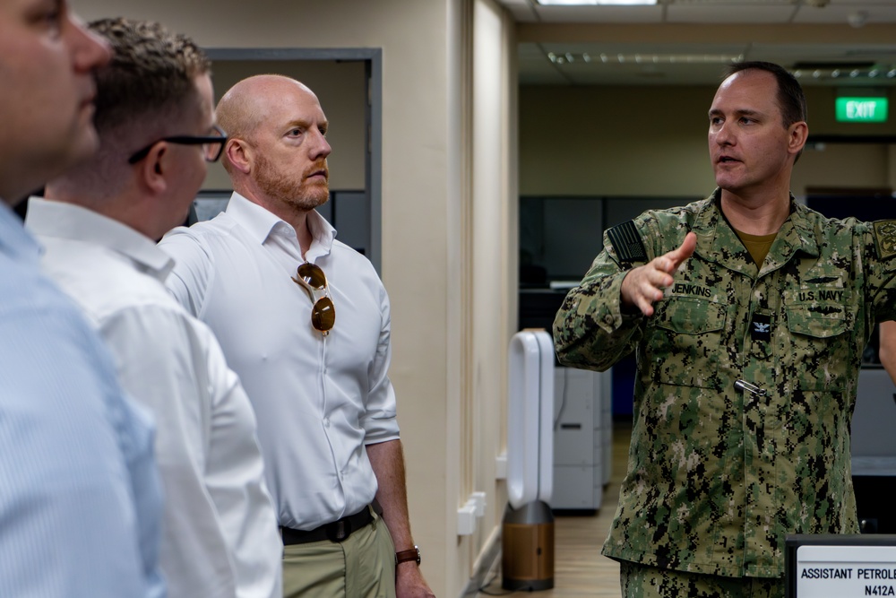 STAFFDEL Visits COMLOG WESTPAC