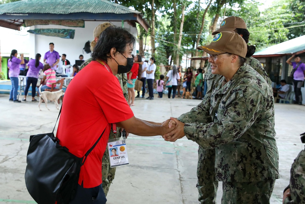 Pacific Partnership 2023: Mission Commander tours Community Health Engagement and Symposium in the Philippines