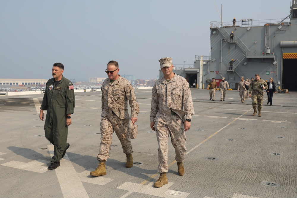 Maj. Gen. McPhillips visits the Puller