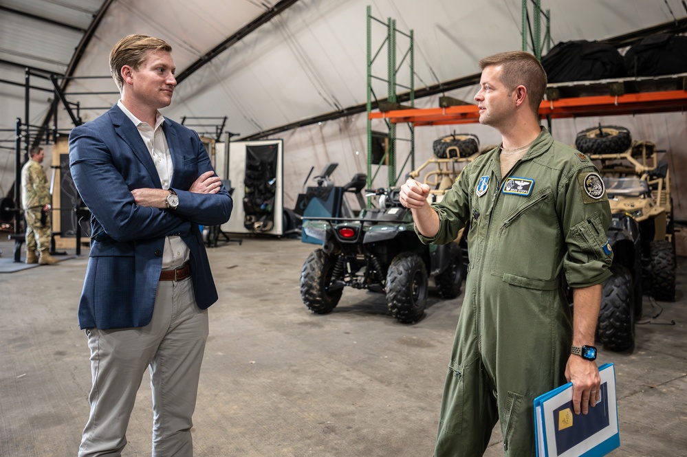 Sen. McConnell staff tour Kentucky Air Guard Base