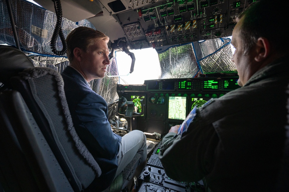 Sen. McConnell staff tour Kentucky Air Guard Base