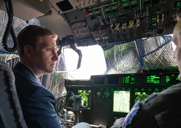 Sen. McConnell staff tour Kentucky Air Guard Base