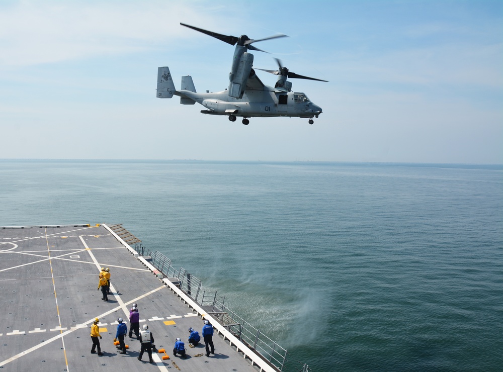 MV-22 Osprey Lands on USS Fort Lauderdale in Support of DSCA LOADEX