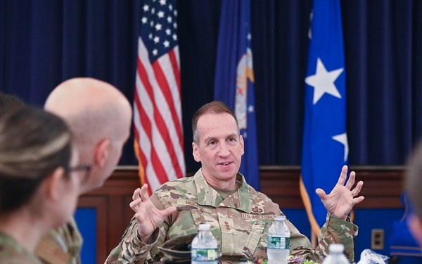 Morris meets with military, civilian personnel