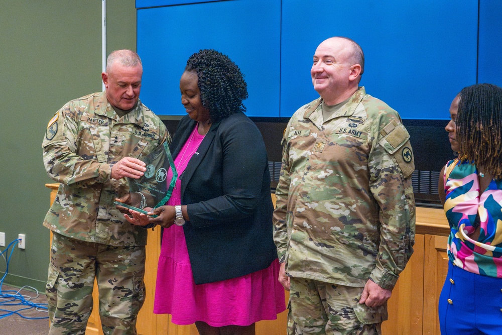 81st Readiness Division Shines with multiple Awards at August Battle Assembly