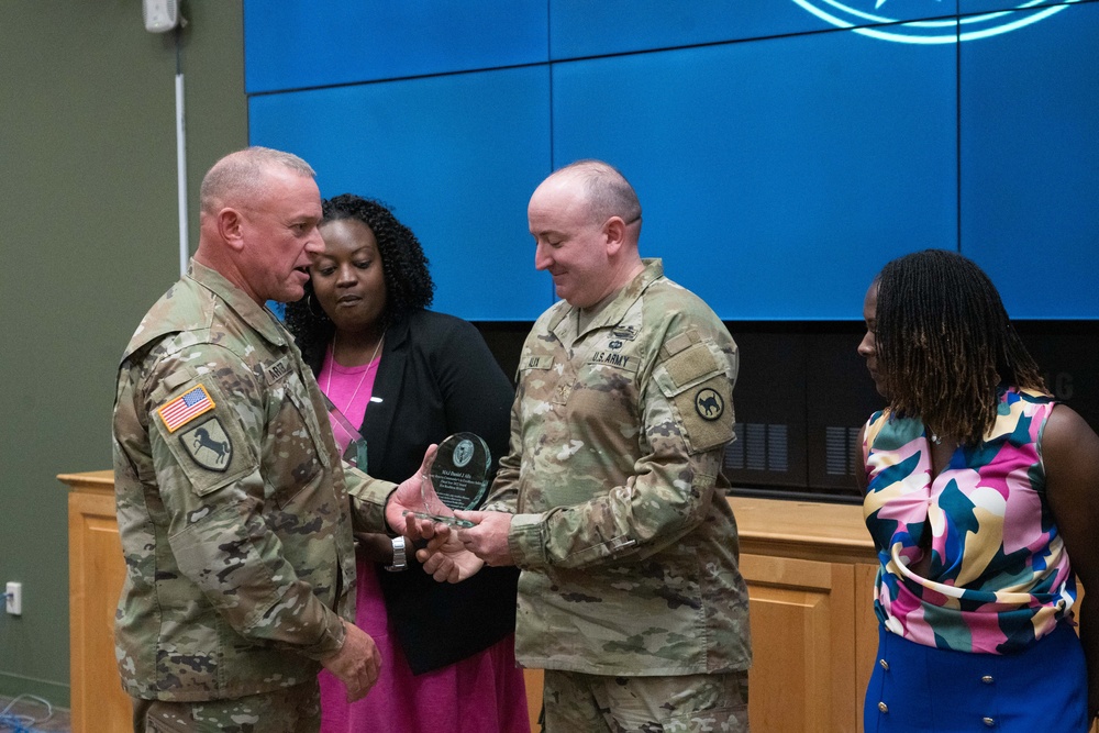 81st Readiness Division Shines with multiple Awards at August Battle Assembly