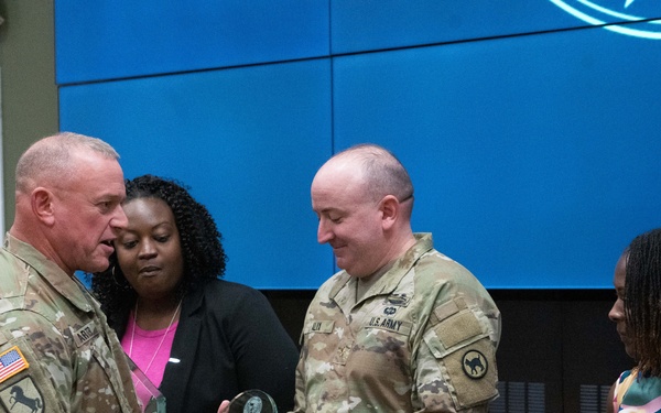 81st Readiness Division Shines with multiple Awards at August Battle Assembly