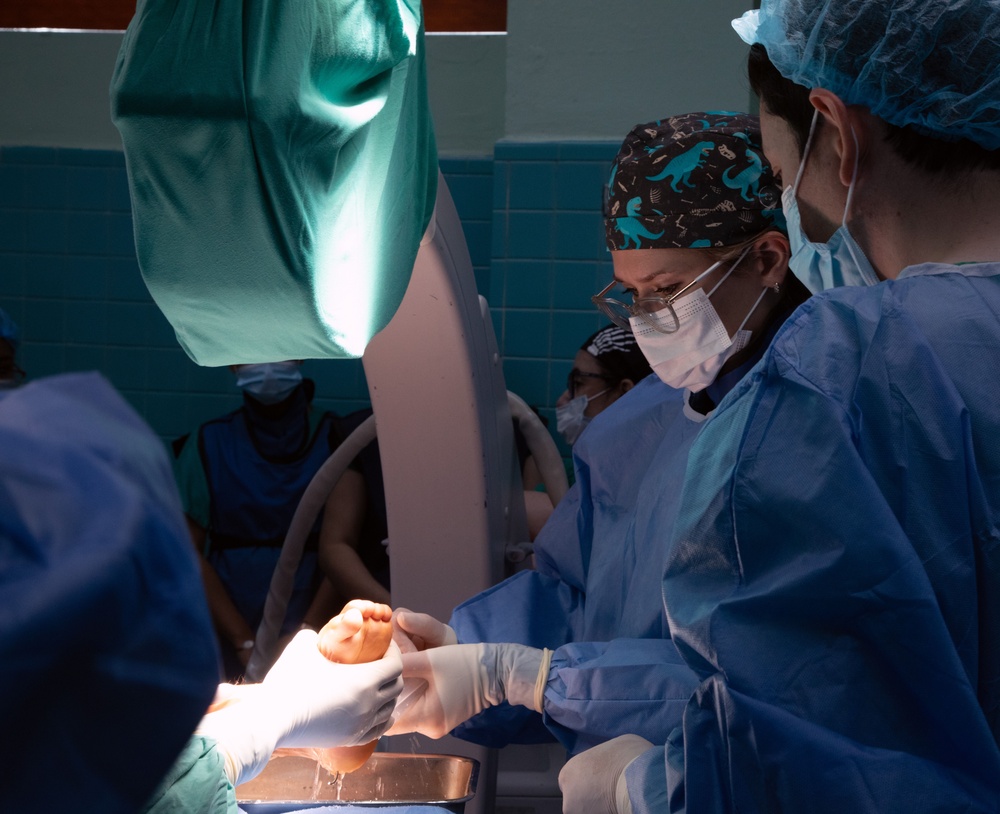 EMF-Juliet conducts 1st U.S. Navy orthopedic surgical mission in Honduras