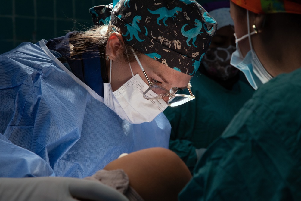 EMF-Juliet conducts 1st U.S. Navy orthopedic surgical mission in Honduras