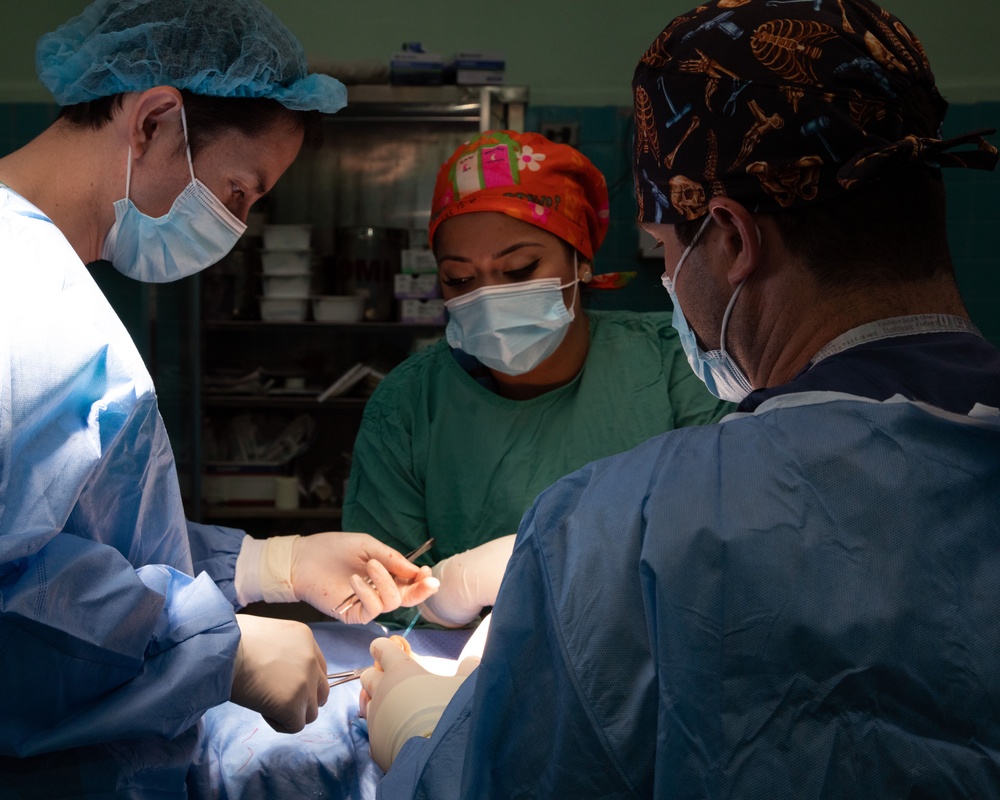 EMF-Juliet conducts 1st U.S. Navy orthopedic surgical mission in Honduras