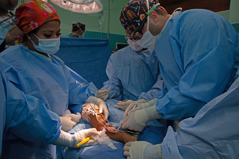 EMF-Juliet conducts 1st U.S. Navy orthopedic surgical mission in Honduras