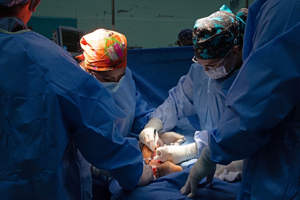 EMF-Juliet conducts 1st U.S. Navy orthopedic surgical mission in Honduras