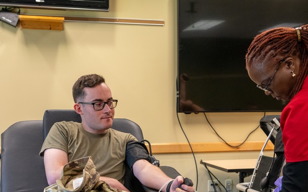 Wildcats Bleed for a Cause: 81st Readiness Division Soldiers Donate During Battle Assembly