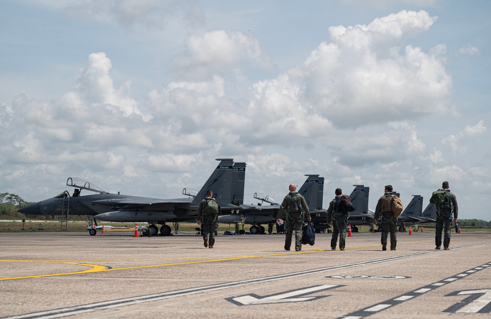 Relampago VIII / ADLA 2023; 125th FW stepping, taking off