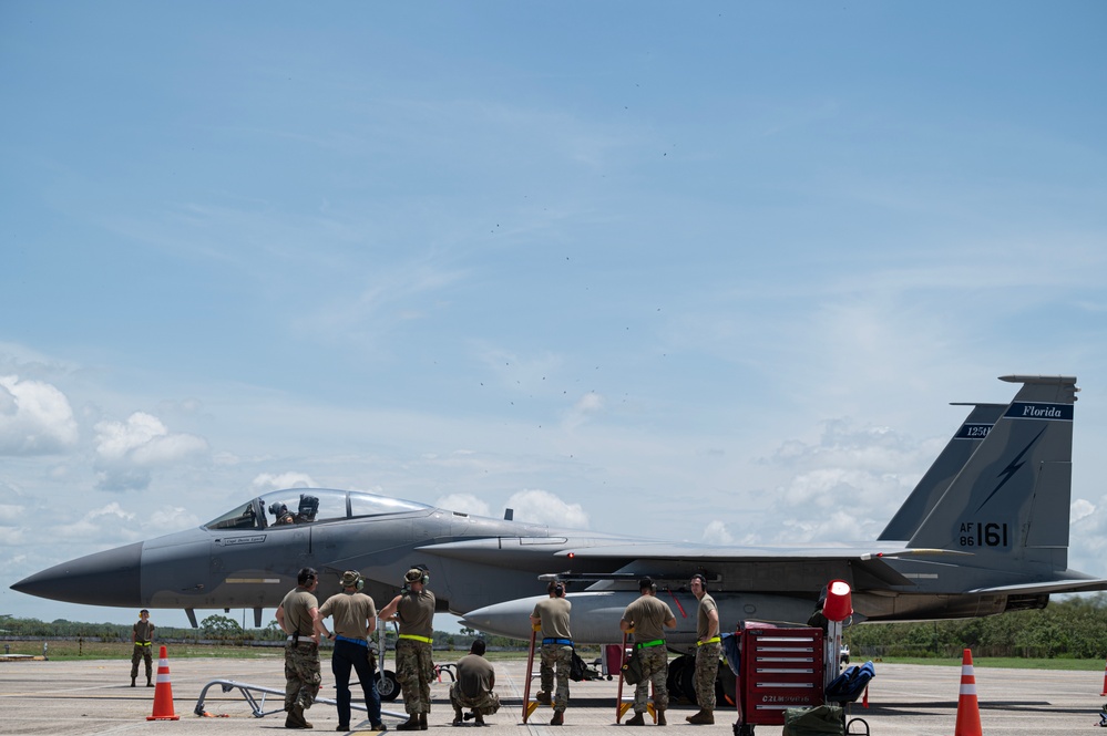 Relampago VIII / ADLA 2023; 125th FW stepping, taking off