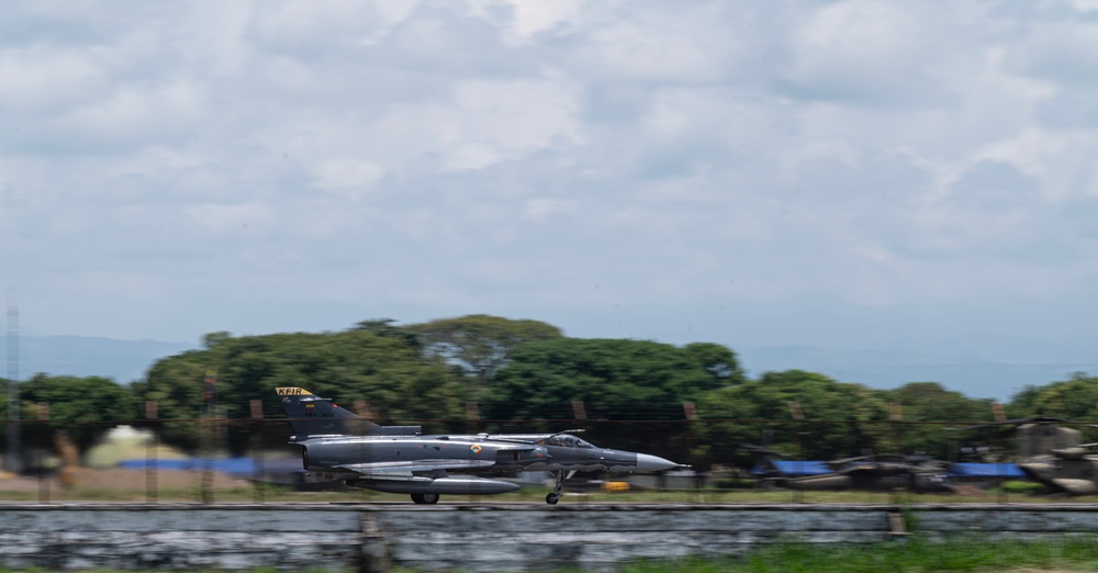 Relampago VIII / ADLA 2023; 125th FW stepping, taking off