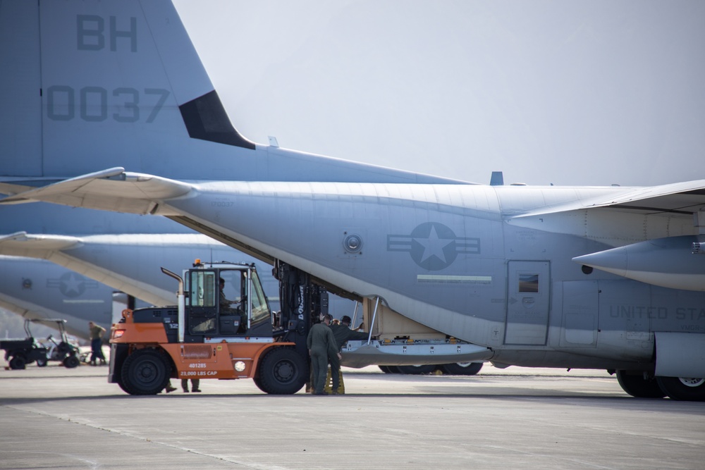 VMGR-153 Transports Personnel and Equipment from Oahu to Maui