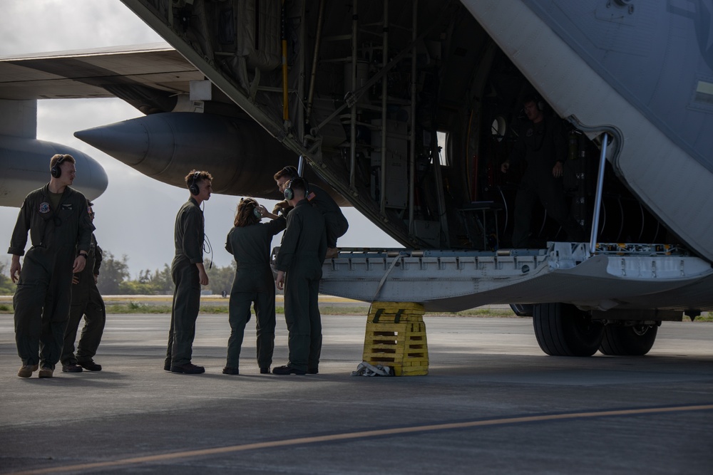 VMGR-153 Transports Personnel and Equipment from Oahu to Maui