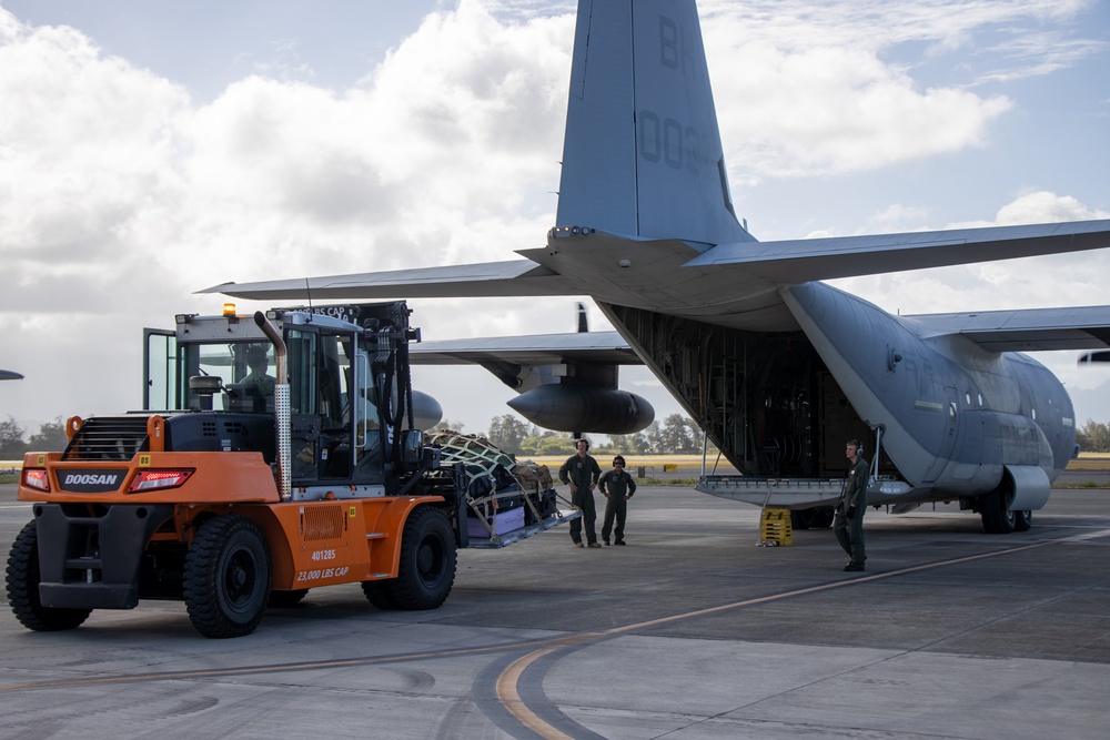 VMGR-153 Transports Personnel and Equipment from Oahu to Maui