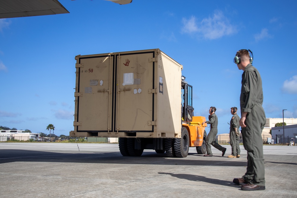 VMGR-153 Transports Personnel and Equipment from Oahu to Maui