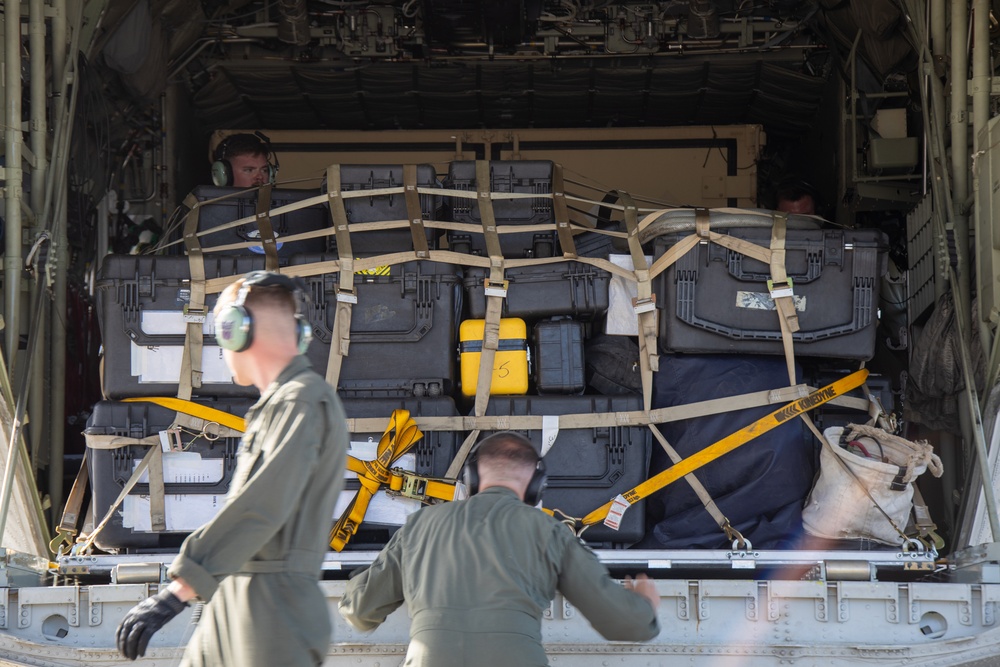 VMGR-153 Transports Personnel and Equipment from Oahu to Maui