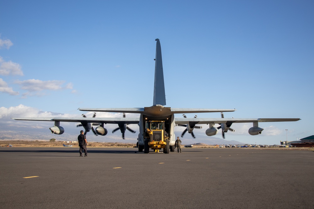 VMGR-153 Transports Personnel and Equipment from Oahu to Maui