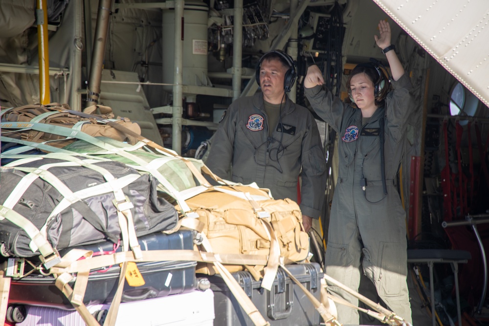 VMGR-153 Transports Personnel and Equipment from Oahu to Maui