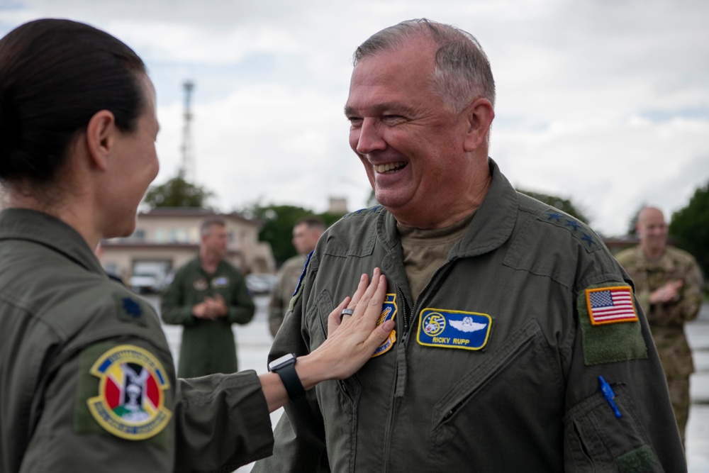 Lt. Gen. Rupp reaches 5,000 flight hours