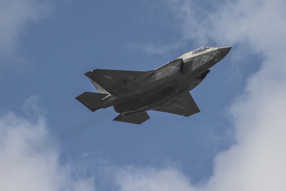 VMFAT-501 practices F35-B Demo Team routine