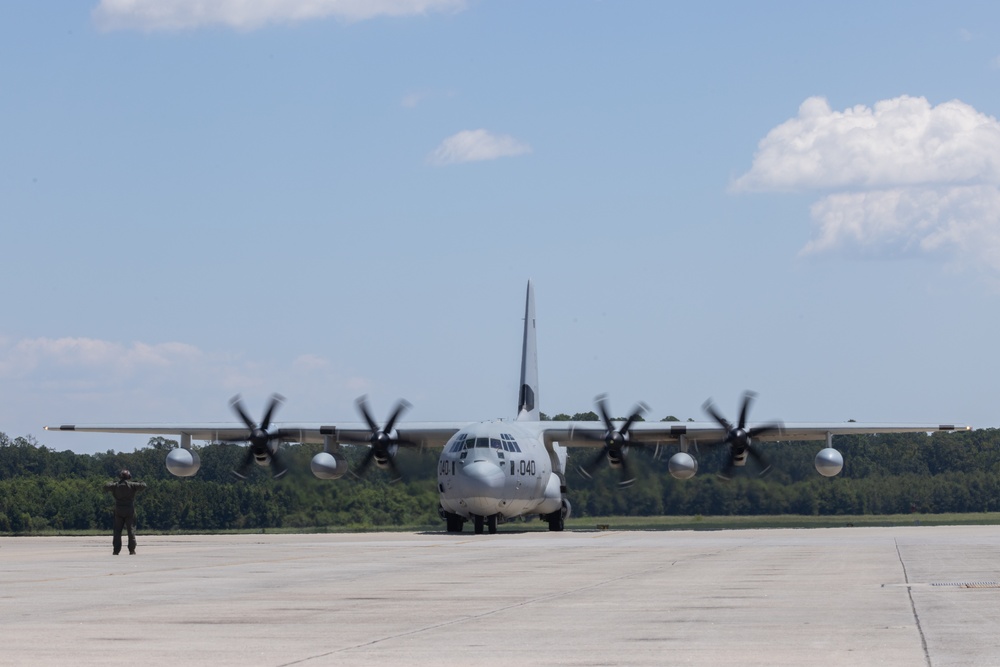 VMGR-252 transports IFLOLS