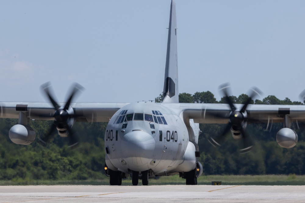 VMGR-252 transports IFLOLS